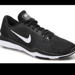 nike flywire tennis shoes